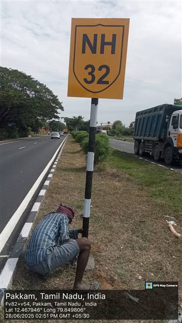 NH-32 highway signage at Pakkam